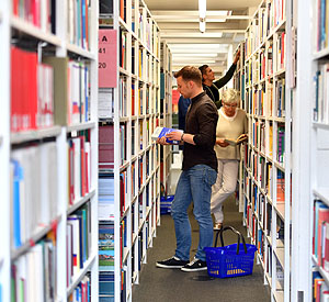 Bücher für die Abitur-Vorbereitung in der badischen Landesbibliothek