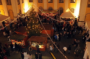 Meihnachtsmarkt im Hof von Schloss Tettnang