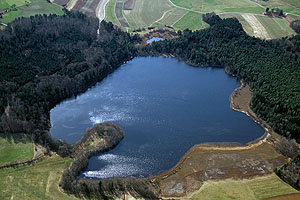 Luftbild Schreckensee: Die Fundstelle liegt auf der Halbinsel. (O. Braasch/Landshut, LAD)