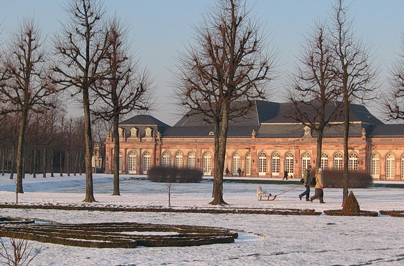 Schlossgarten Schwetzingen mit frisch gefallenem Schnee