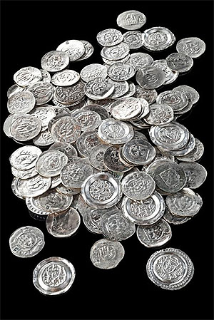 Restaurierte Münzen des Schatzfundes