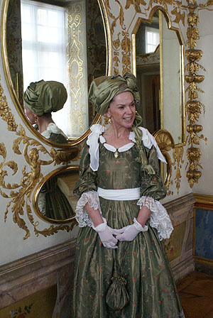 Regina Kemle als Maitresse Amanda bei einer Themenführung. Aufnahme 2009. 