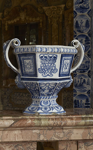 Delfter Gefäß aus der Sammlung der Markgräfin Sibylla Augusta in Schloss Favorite. Foto: Beck-Copolla/SSG