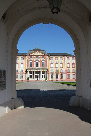 Schloss Bruchsal: Schlosshof mit Ostseite. Foto: kulturer.be