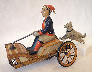 Kinderspielzeug: Dreiradfahrer. Blech, bemalt, 1. Viertel 20. Jahrhundert. Foto: Erkenbert-Museum, Frankenthal