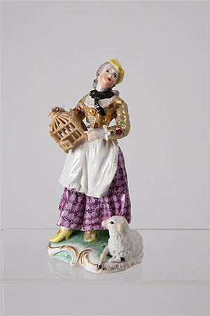 Adelige Dame im Kostüm einer Schäferin. Porzellanfigur aus der Frankenthaler Manufaktur. Foto: Erkenbert-Museum Frankenthal.