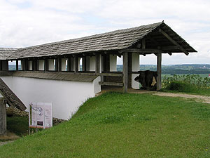 Heuneburg, Rekonstruktion eines Teilstücks der keltischen Festungsmauer. Foto: kulturer.be