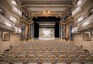 Schlosstheater Schwetzingen. Blick zur Bühne. Foto: Tobias Schwerdt /SSG.