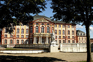 Schloss Bruchsal, Gartenfront mit Figuren. Foto: kulturer.be