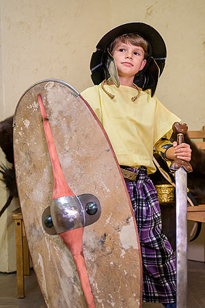 Kind mit Schild und Schwert, ein "KeltenKid“, Foto: Marc Doradzillo.