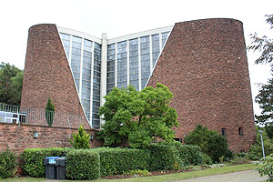 Kirche Mariae Königin in Saarbrücken. 