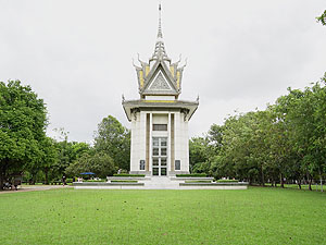 Gedenk-Stupa, Choeung Ek Genocidal Center, Kambodscha