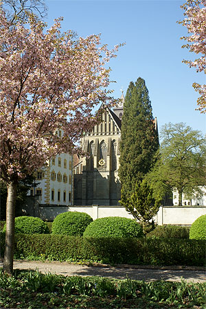 Klosterhof mit der Ostseite der ehemeligen Klosterkirche
