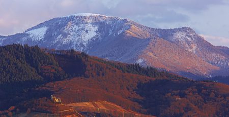 Der Belchen, Hausberg des Markgräflerlandes, im Januarschnee. © Erich Spiegelhalter/STG
