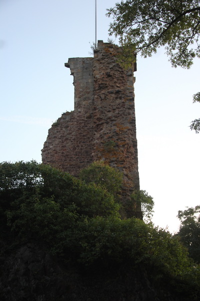 Moschellandsberg: Rest de Bergfrieds