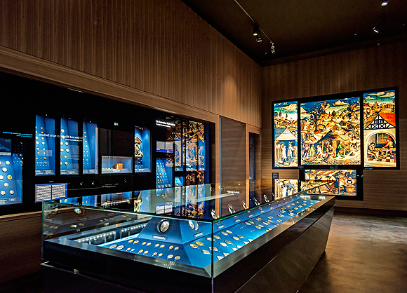 Blick auf die Dauerausstellung des M&uuml;nzkabinetts, Auftaktraum: Bergbau und M&uuml;nzpr&auml;gung in Sachsen, M&uuml;nzkabinett. Copyright &copy; M&uuml;nzkabinett, SKD, Foto: Hans Christian Krass