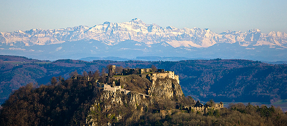 Festungsruine Hohentwiel mit Alpenpanorama. Foto: lmz/ssg