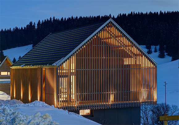 Schwarzwaldhaus, Schluchsee- Fischbach. Architektur Schaller + Sternagel Architekten, Allensbach. Tragwerksplanung Ingenieurbüro Kunzelmann, Dietingen/Rottweil. Bauherr Dr. Werner Müller und Agnes Hahmann-Müller, Schluchsee-Fischbach. Holzbau Zimmerei Leiz, Radolfzell- Liggeringen: Foto: Naturpark Südschwarzwald./ © Schaller + Sternagel Architekten
