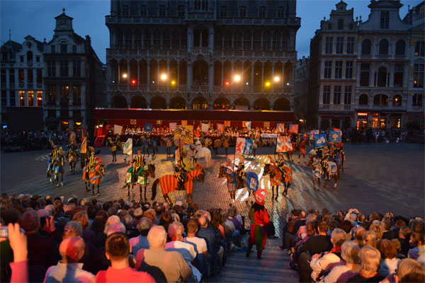Ommegang auf dem Grote Mart in Br&uuml;ssel. &copy; Ommegang