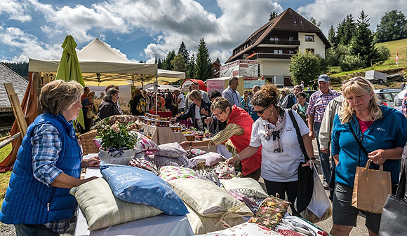 Eindrücke eines Naturpark-Markts (© Klaus Hansen / Naturpark Südschwarzwald)