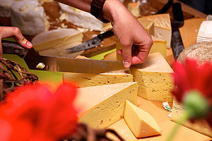 Leckeres direkt von den Höfen auf den Teller beim Brunch auf dem Bauernhof. (© Peter Mesenholl)